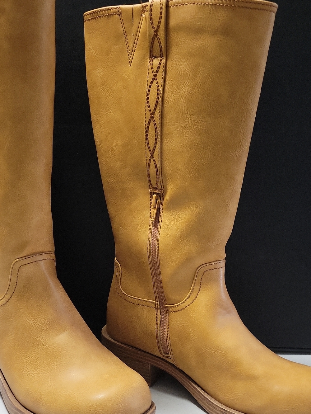 Women's Tall Riding Boot. 6. 9 - Picture 4 of 7